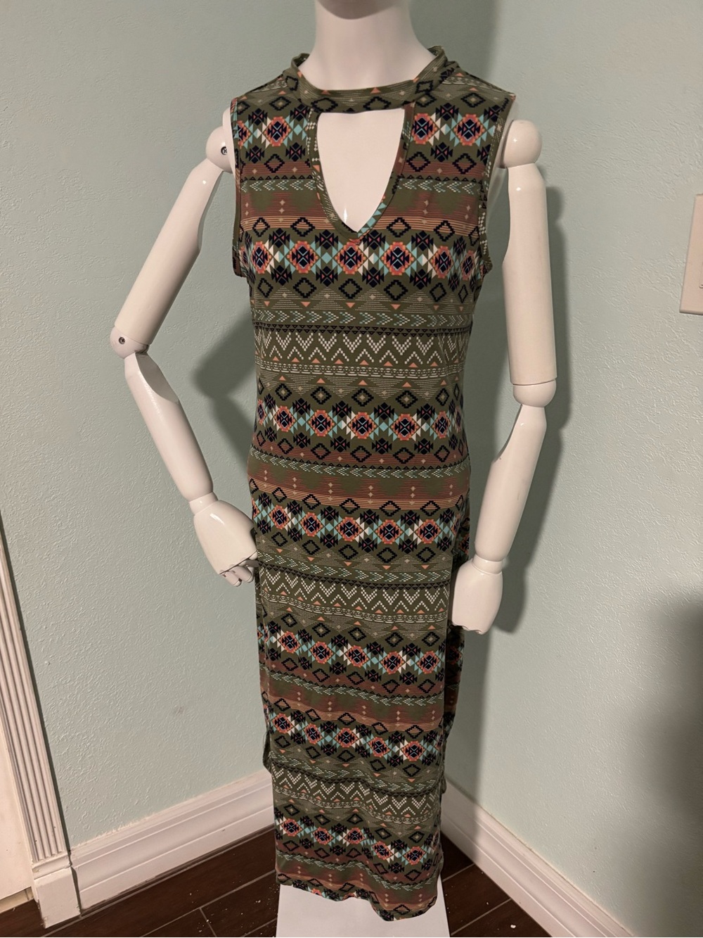 Keyhole Maxi Dress in Olive Green Geometric Print